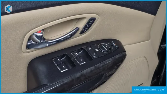 KIA CARNIVAL 7-SEATER HI-LIMOUSINE