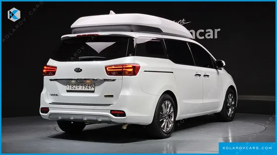KIA CARNIVAL 7-SEATER HI-LIMOUSINE