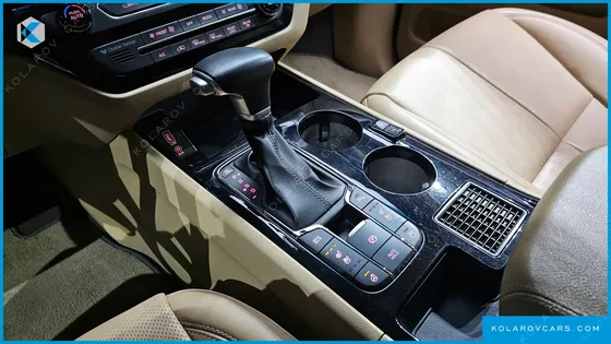 KIA CARNIVAL 7-SEATER HI-LIMOUSINE