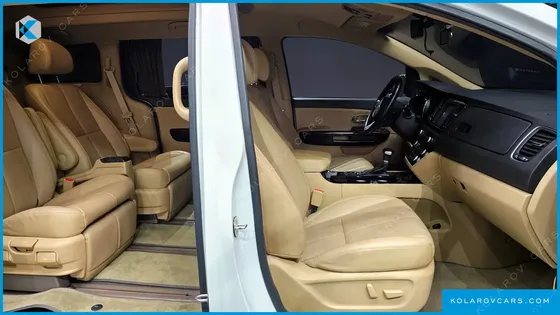 KIA CARNIVAL 7-SEATER HI-LIMOUSINE