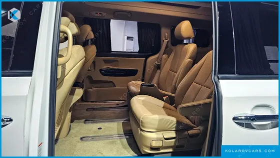 KIA CARNIVAL 7-SEATER HI-LIMOUSINE