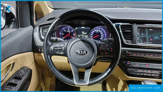 KIA CARNIVAL 7-SEATER HI-LIMOUSINE
