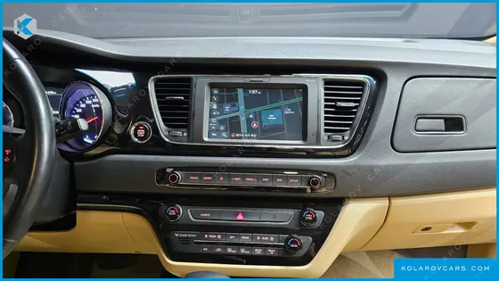 KIA CARNIVAL 7-SEATER HI-LIMOUSINE