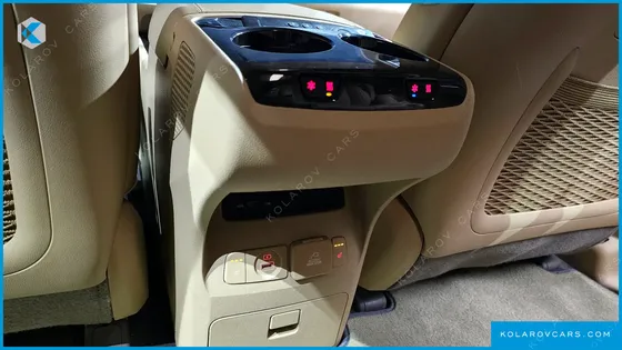 KIA CARNIVAL 7-SEATER HI-LIMOUSINE