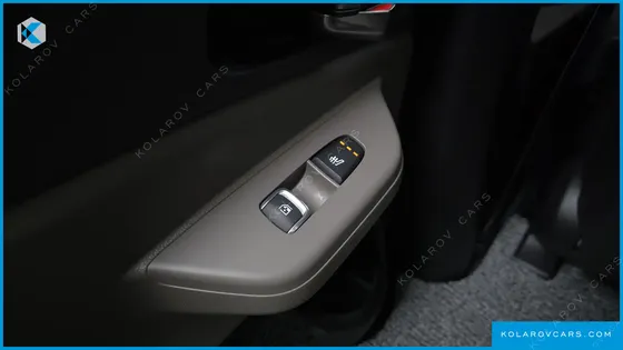 KIA CARNIVAL DIESEL 9-SEATER NOBLESSE