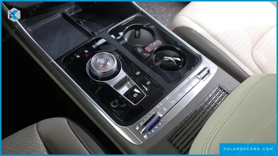 KIA CARNIVAL HEV 9-SEATER HI-LIMOUSINE