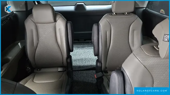 KIA CARNIVAL GASOLINE 9-SEATER NOBLESSE