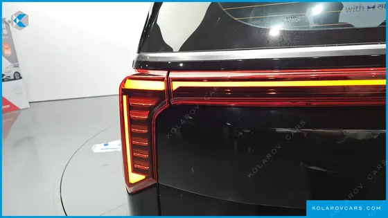 KIA CARNIVAL GASOLINE 9-SEATER NOBLESSE