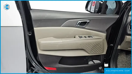 KIA CARNIVAL GASOLINE 9-SEATER NOBLESSE