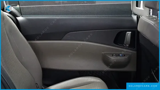 KIA CARNIVAL GASOLINE 9-SEATER NOBLESSE