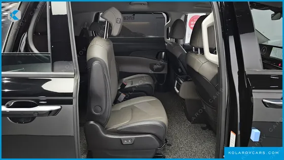 KIA CARNIVAL GASOLINE 9-SEATER NOBLESSE