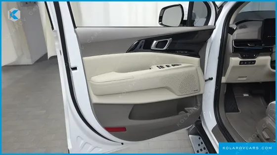 KIA CARNIVAL GASOLINE 9-SEATER HI LIMOUSINE