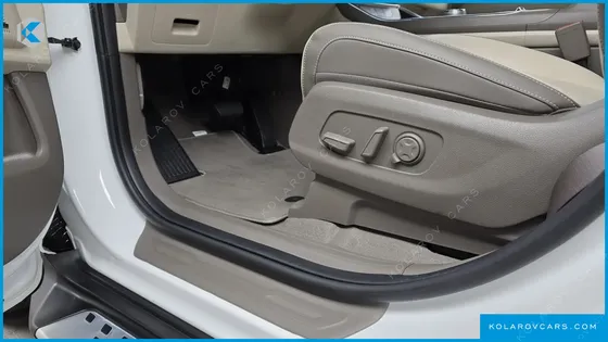 KIA CARNIVAL GASOLINE 9-SEATER HI LIMOUSINE