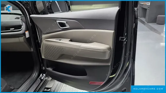 KIA CARNIVAL HEV 9-SEATER HI-LIMOUSINE (SPECIAL VEHICLE)
