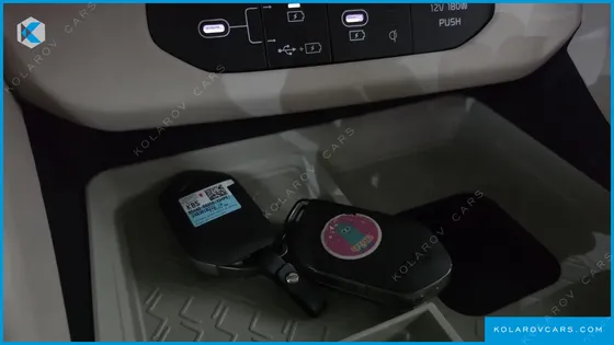 KIA CARNIVAL GASOLINE 7-SEATER GRAVITY