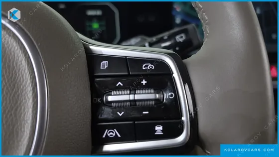 KIA CARNIVAL GASOLINE 7-SEATER GRAVITY