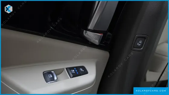 KIA CARNIVAL GASOLINE 7-SEATER GRAVITY