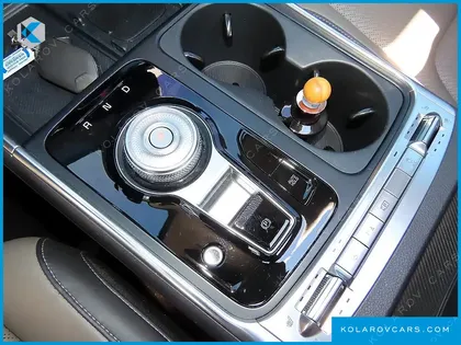 KIA CARNIVAL HEV 9SEATER SIGNATURE