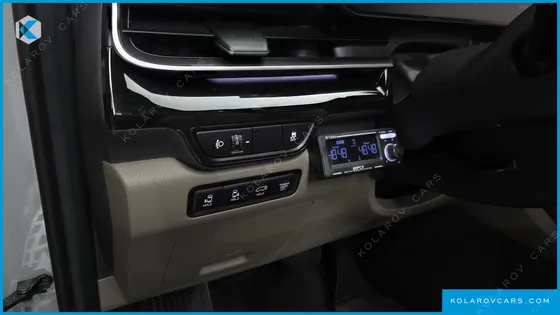 KIA CARNIVAL GASOLINE 9 SEATER X LINE