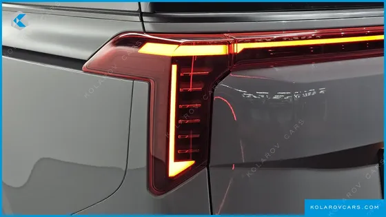 KIA CARNIVAL DIESEL 9-SEATER GRAVITY