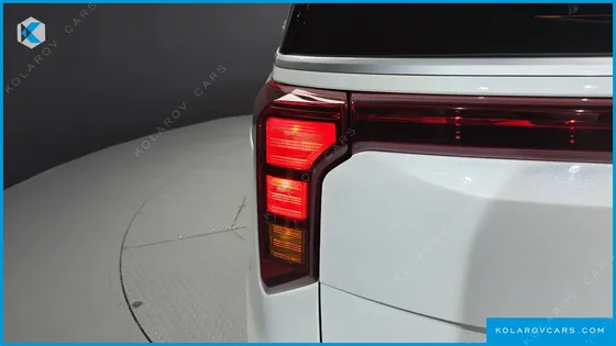 KIA CARNIVAL GASOLINE 9-SEATER PRESTIGE