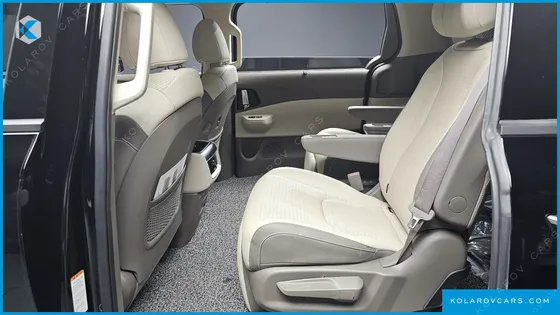 KIA CARNIVAL GASOLINE 7-SEATER NOBLESSE