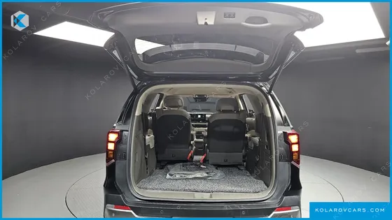 KIA CARNIVAL GASOLINE 7-SEATER NOBLESSE