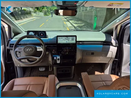 HYUNDAI STARIA 4WD LOUNGE 9-SEATER