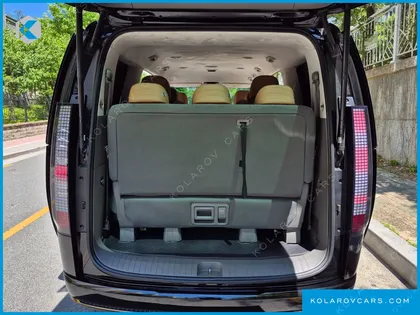 HYUNDAI STARIA 4WD LOUNGE 9-SEATER
