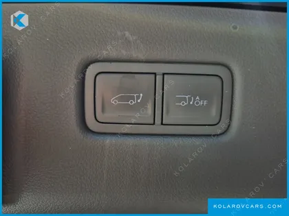 HYUNDAI STARIA 4WD LOUNGE 9-SEATER
