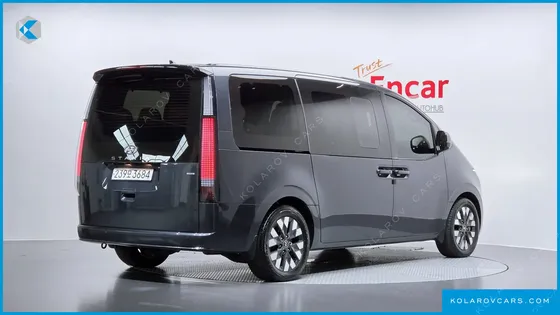HYUNDAI STARIA 4WD LOUNGE 9-SEATER