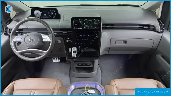 HYUNDAI STARIA 4WD LOUNGE 9-SEATER