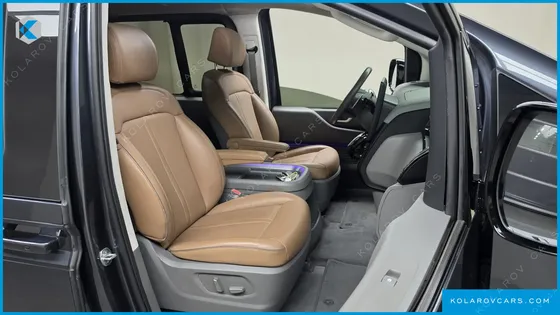 HYUNDAI STARIA 4WD LOUNGE 9-SEATER