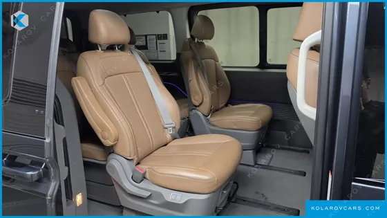 HYUNDAI STARIA 4WD LOUNGE 9-SEATER