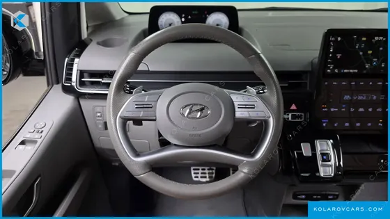 HYUNDAI STARIA 4WD LOUNGE 9-SEATER
