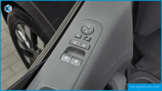 HYUNDAI STARIA 4WD LOUNGE 9-SEATER