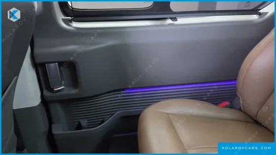 HYUNDAI STARIA 4WD LOUNGE 9-SEATER