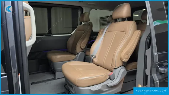 HYUNDAI STARIA 4WD LOUNGE 9-SEATER