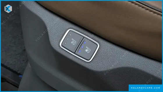 HYUNDAI STARIA 4WD LOUNGE 9-SEATER