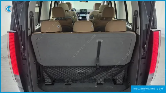 HYUNDAI STARIA 4WD LOUNGE 9-SEATER