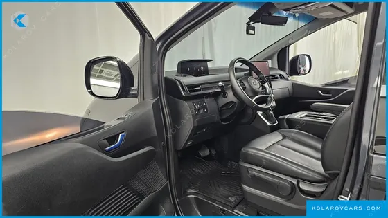 HYUNDAI STARIA 4WD TOURER 9-SEATER