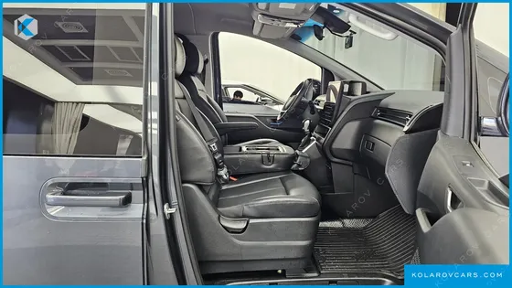HYUNDAI STARIA 4WD TOURER 9-SEATER
