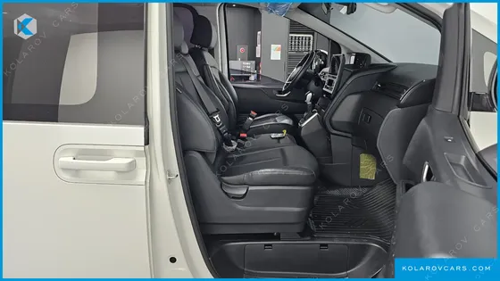 HYUNDAI STARIA TOURER 11-SEATER
