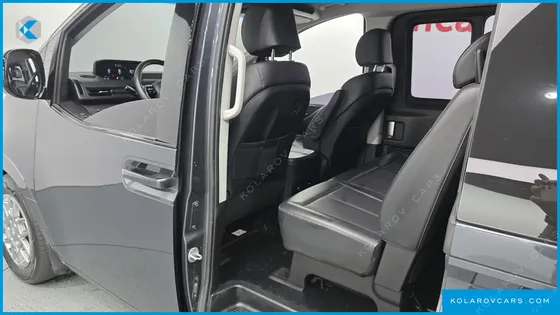 HYUNDAI STARIA CARGO 5-SEATER