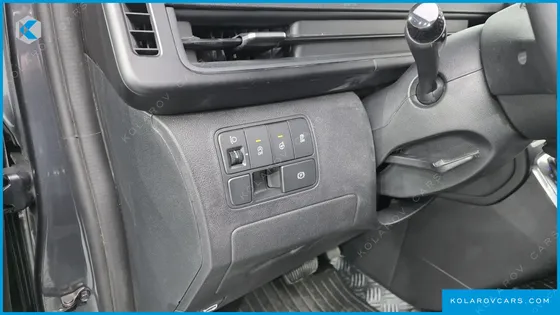 HYUNDAI STARIA CARGO 5-SEATER
