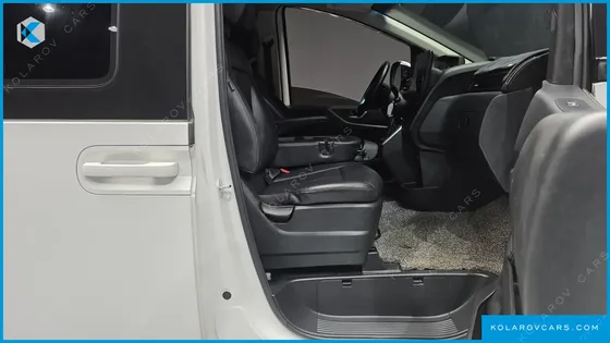 HYUNDAI STARIA 4WD TOURER 9-SEATER
