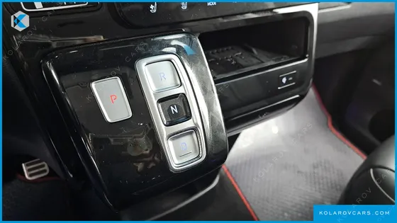 HYUNDAI STARIA L3.5 LOUNGE 9-SEATER
