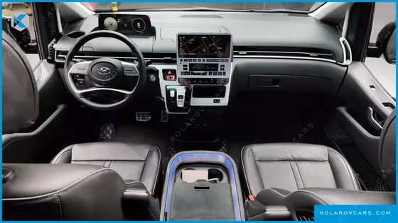 HYUNDAI STARIA 4WD LOUNGE 7-SEATER