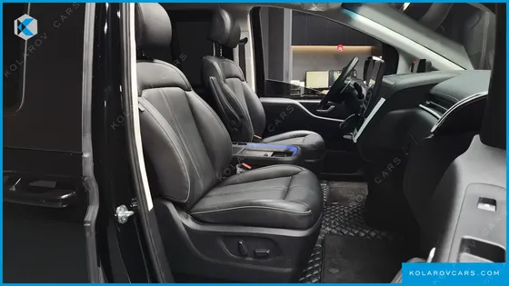 HYUNDAI STARIA 4WD LOUNGE 7-SEATER