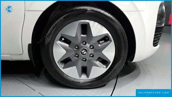 HYUNDAI STARIA 4WD TOURER 11-SEATER
